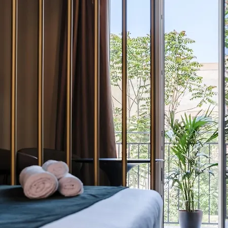 Aquasuite - Luxury Experience & *