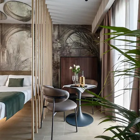 Aquasuite - Luxury Experience & *